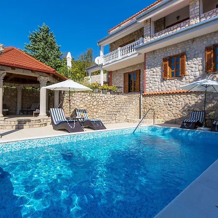Reizendes Nur 700 Meter Zum Mit Meerblick, Pool, Bbq, Wifi Апартаменты