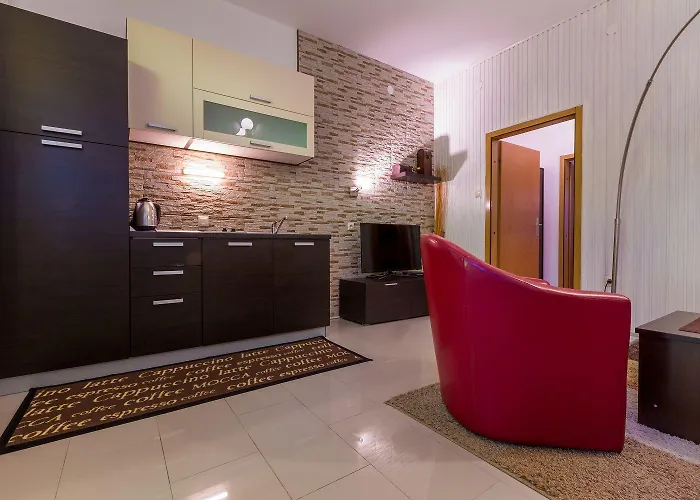 Reizendes Nur 700 Meter Zum Mit Meerblick, Pool, Bbq, Wifi Апартаменты *