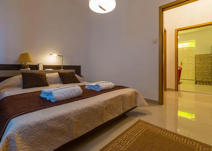 Reizendes Nur 700 Meter Zum Mit Meerblick, Pool, Bbq, Wifi Апартаменты *