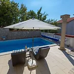 Reizendes Nur 700 Meter Zum Mit Meerblick, Pool, Bbq, Wifi * Crikvenica