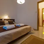 Reizendes Nur 700 Meter Zum Mit Meerblick, Pool, Bbq, Wifi Lägenhet *