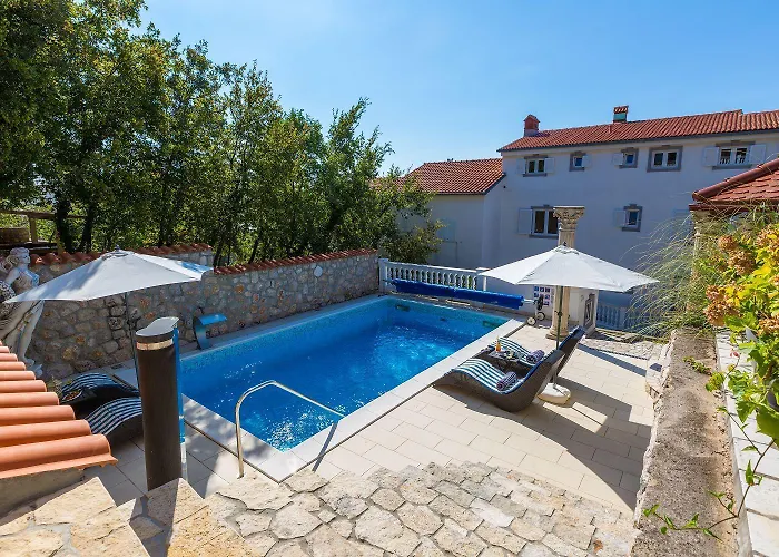 Reizendes Nur 700 Meter Zum Mit Meerblick, Pool, Bbq, Wifi Crikvenica